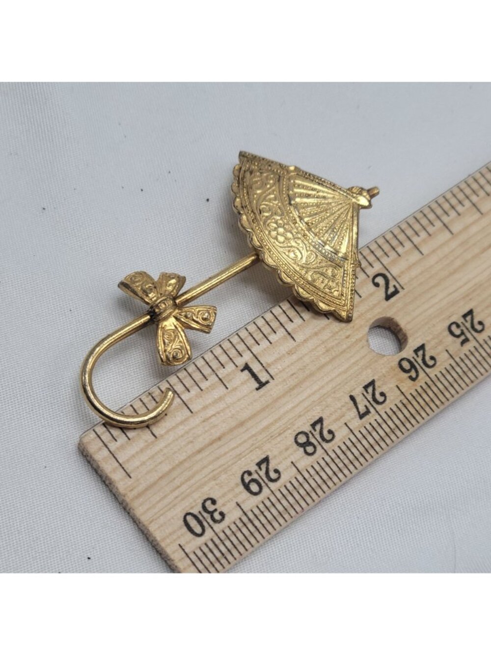 Vtg Gold-Tone Umbrella Parasol Brooch Pin Intricate Etching & Bow Signed Spain 2 - Picture 2 of 10